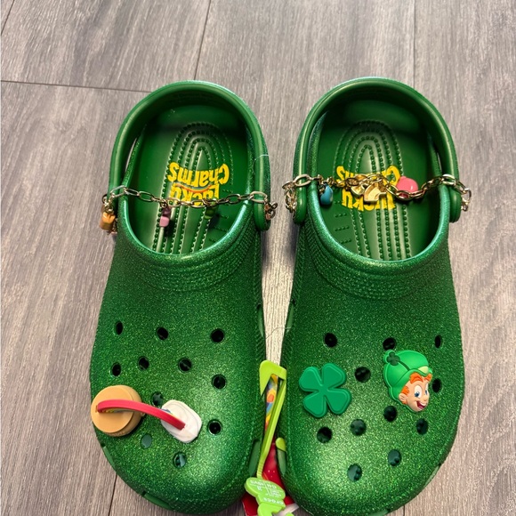 CROCS Lucky Charms Green Classic Clog Mens Size 10 Jibbitz NEW 209444-310 New - Picture 2 of 5